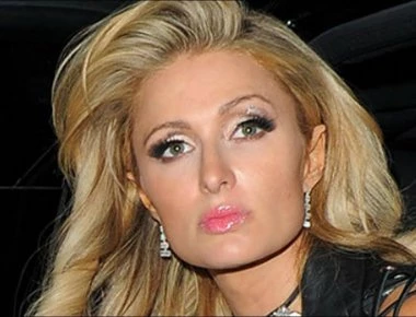 Paris Hilton: Κάνει τις βόλτες της στη Μύκονο με ένα πολύ οικονομικό μαγιώ!